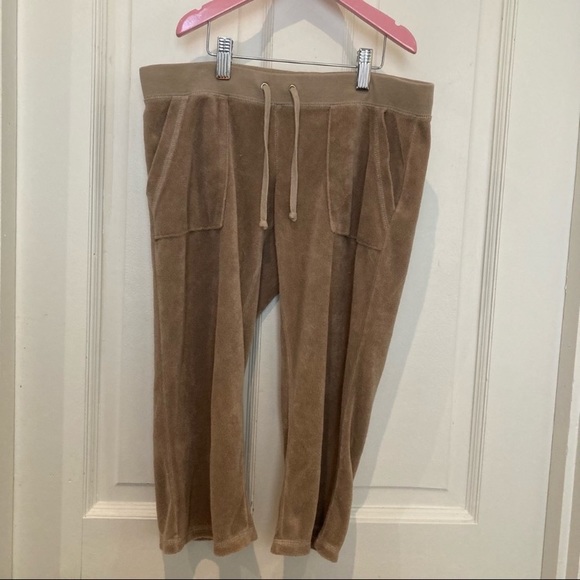 Juicy Couture Capris - Picture 3 of 7